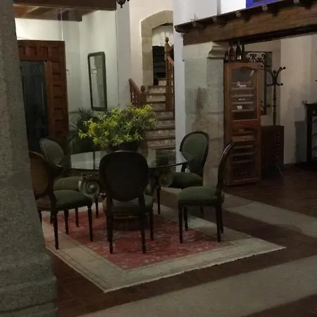 Отель Casas Del Sevillano 3*